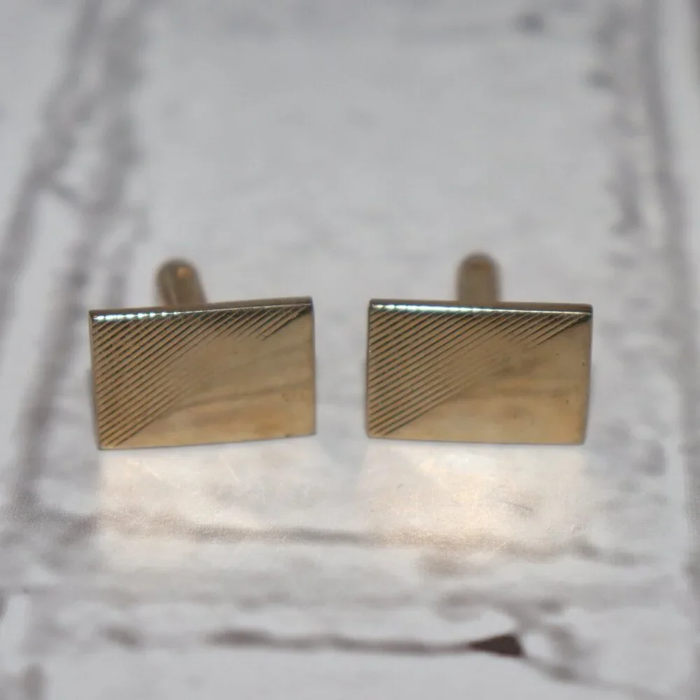 Vintage gold men's cuff links .75